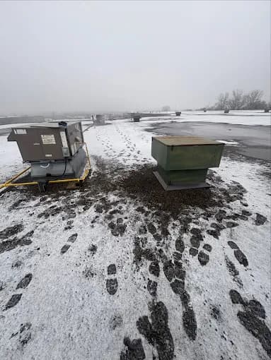 Commercial rooftop A/C units serviced by Cold Force Mechanical in the Greater Toronto Area